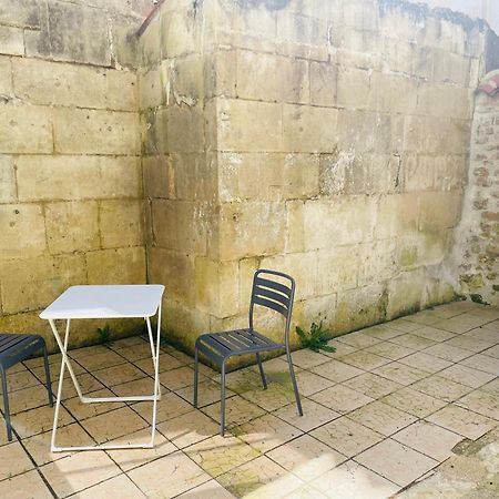 Saint-Jean-dʼAngély Appartement Avec Cour Privee מראה חיצוני תמונה